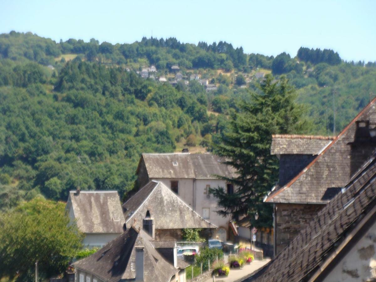 Logis La Gamade Hotel Donzenac Eksteriør billede